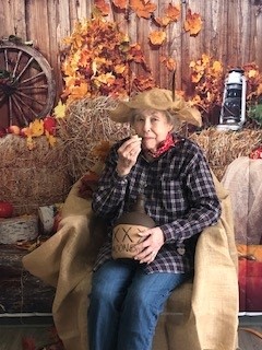 AL reviews Cabot Cove of Largo resident with Fall decor